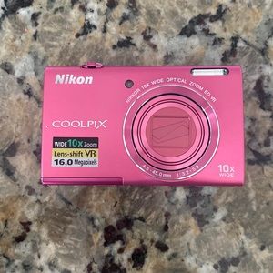 Nikon coolpix S6200 digital camera